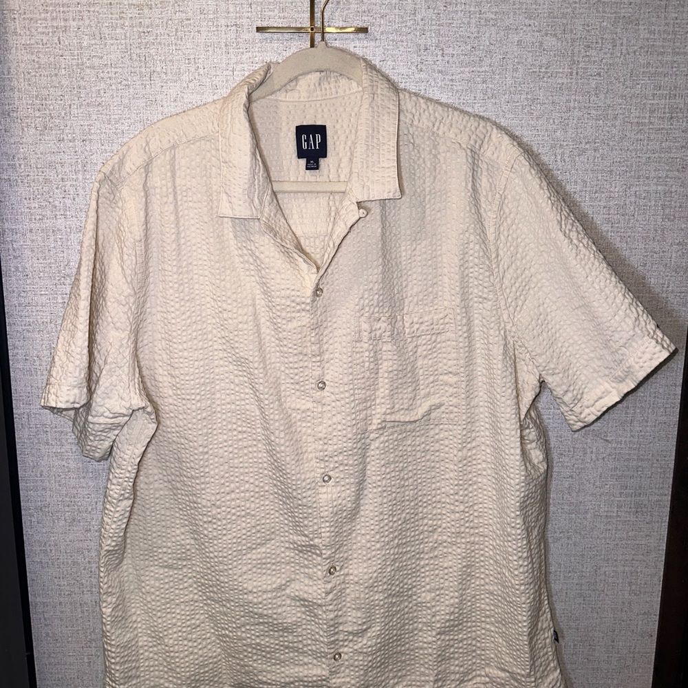 GAP Men's Cream Short Sleeve Shirt